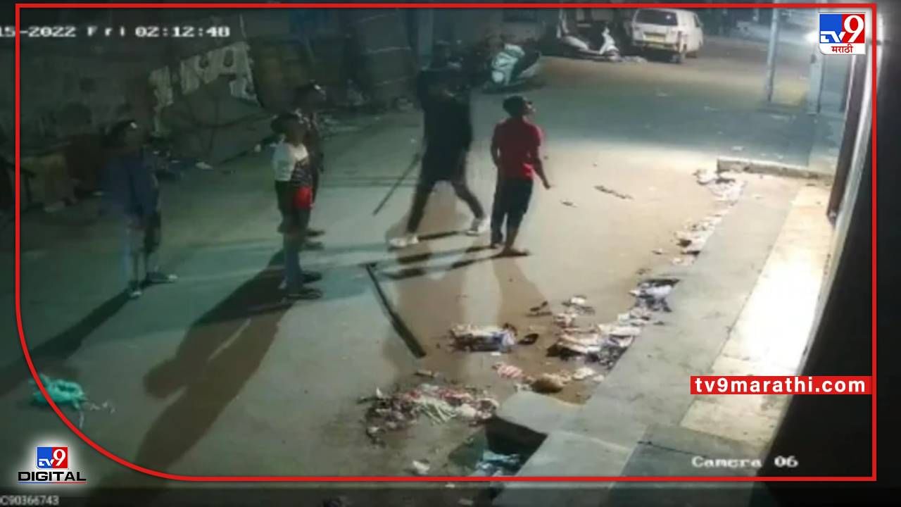Delhi : जहांगीरपुरी हिंसा प्रकरण : हिसेंच्या एक दिवस आधी काठ्या जमा करताना दिसले हल्लेखोर, CCTV त कैद
