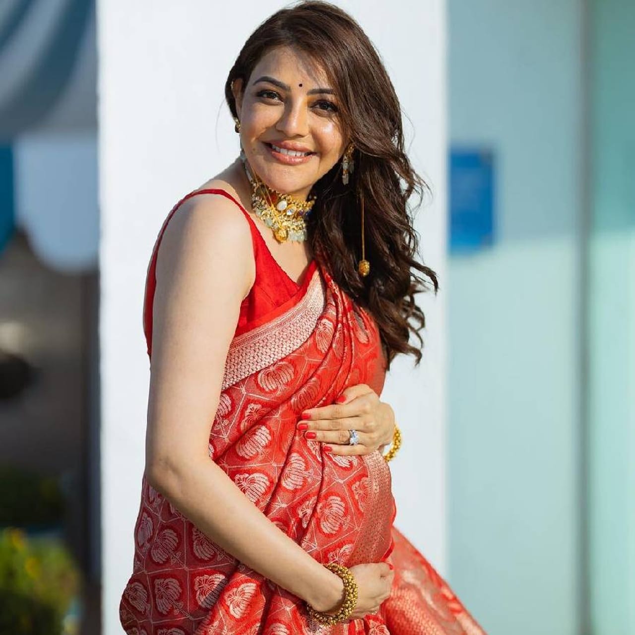 अभिनेत्री काजल अग्रवालच्या घरी नुकतेच छोट्या चिमुकल्याचे आगमन झाले आहे. काजळ अग्रवालने 19 एप्रिल रोजी मुलाला जन्म दिला. मुलाच्या आगमनानंतर तिच्या कुटुंबात अत्यंत आनंदाचे वातावरण आहे. 
