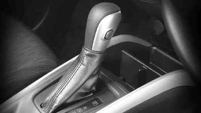 Car Driving : पहिल्यांदाच कार खरेदी करतायं? मग ‘या’ महत्वाच्या गोष्टींची माहिती असायलाच हवी