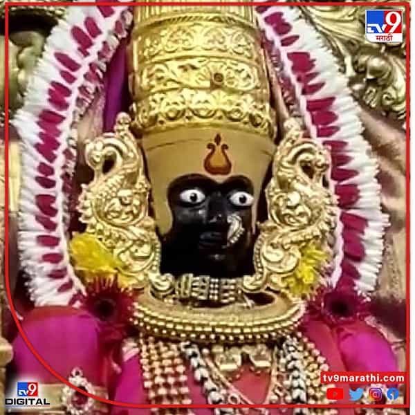 अनेक लोक आपल्या मनातील इच्छा पूर्ण करण्यासाठी देवाला नवस बोलतात. आणि ती इच्छा पूर्ण झाली की तो नवस फेडतात देखील. त्याप्रमाणे देव देवीतांच्या मंदिरात त्यांच्या भाविकांकडून अनेक गोष्टी दान करण्यात येतात.
