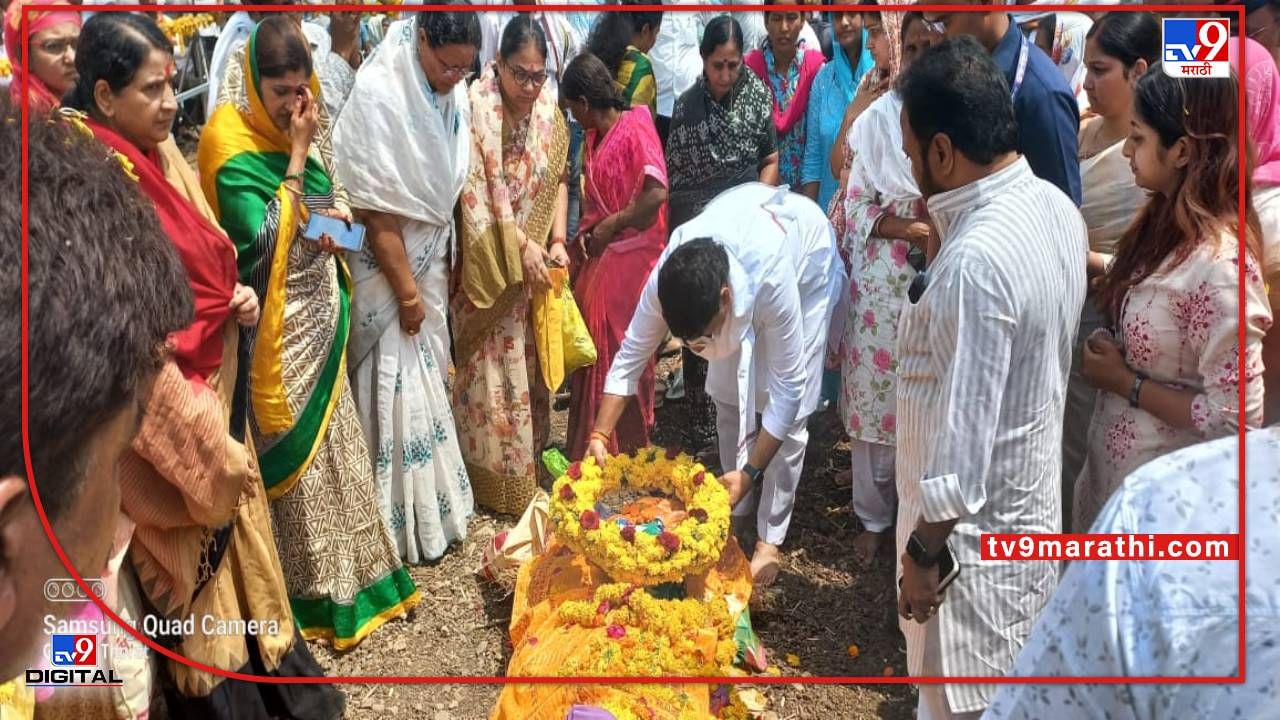 Beed | आमदार संदीप क्षीरसागर यांना मातृशोक, रेखाताई क्षीरसागर यांचं निधन, अखेरच्या निरोपासाठी जनसागर लोटला Beed | आमदार संदीप क्षीरसागर यांना मातृशोक, रेखाताई क्षीरसागर यांचं निधन, अखेरच्या निरोपासाठी जनसागर लोटला