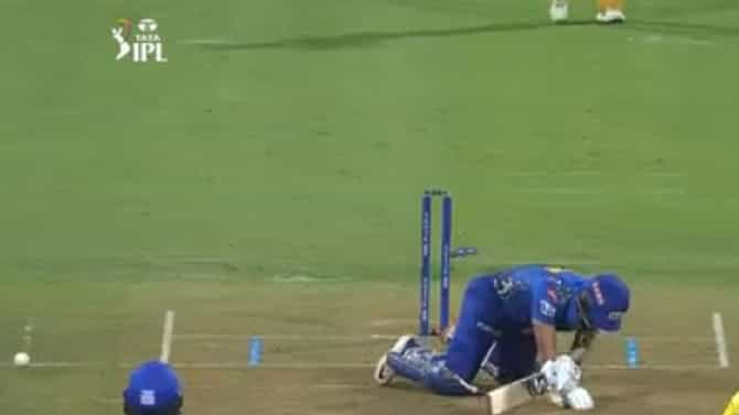 MI vs CSK IPL 2022: इशान किशन खाली पडला, मुकेश चौधरीच्या जबरदस्त यॉर्करवर विकेट, Watch VIDEO