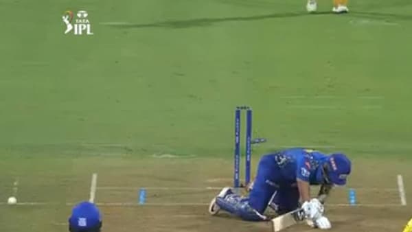 MI vs CSK IPL 2022: इशान किशन खाली पडला, मुकेश चौधरीच्या जबरदस्त यॉर्करवर विकेट, Watch VIDEO