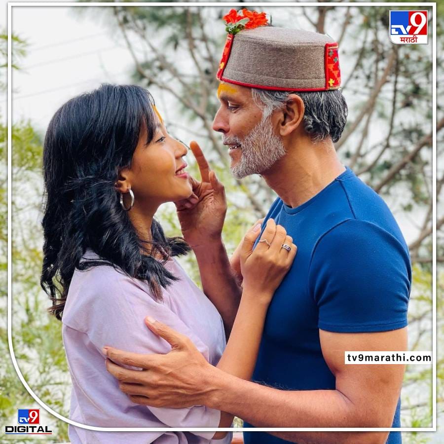 मिलिंद आणि अंकिताने 22 एप्रिल 2018 रोजी लग्नगाठ बांधली. मात्र लग्नाच्या वेळी दोघांच्या वयामध्ये असलेले अंतर चर्चेचा विषय ठरला होता.  आतापर्यंत त्यांच्या लग्नापासून ते  त्यांच्या नात्याबद्दल अनेक गोष्टी बोलल्या आणि ऐकल्या गेल्या आहेत . आज या जोडप्याच्या लग्नाचा चौथा वाढदिवस आहे.
