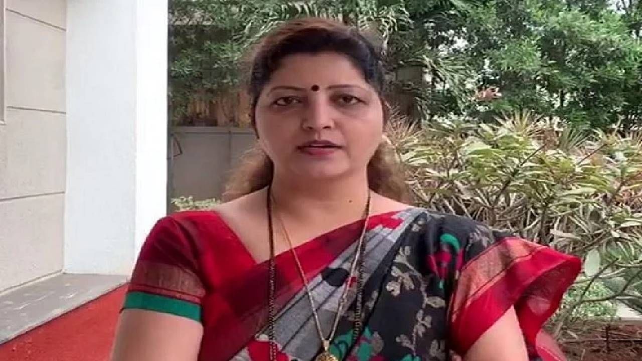 Rupali Chakankar | महाराष्ट्राला अशांत करण्यासाठी काही विकृत मनोवृत्ती काम करत आहेत, रुपाली चाकणकरांची टीका