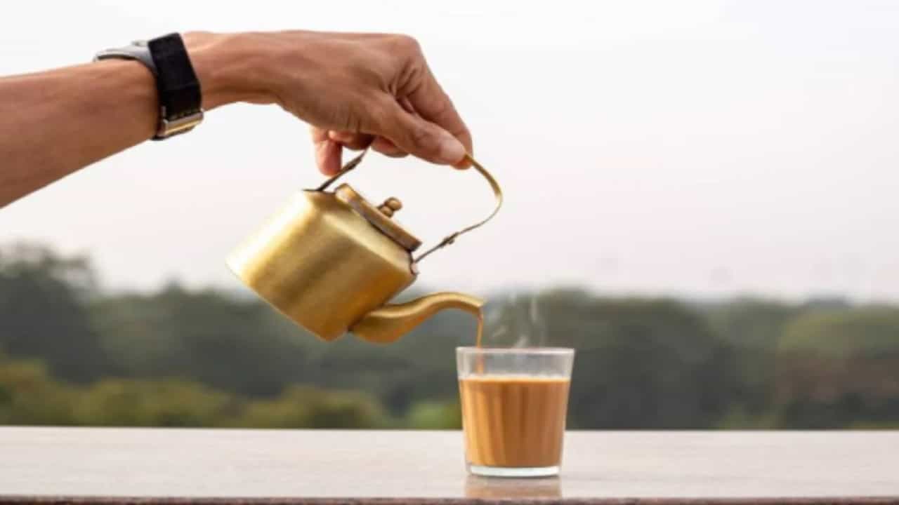 Health Care Tips : चहासोबत या पदार्थांचे सेवन करणे आरोग्यासाठी हानिकारक...