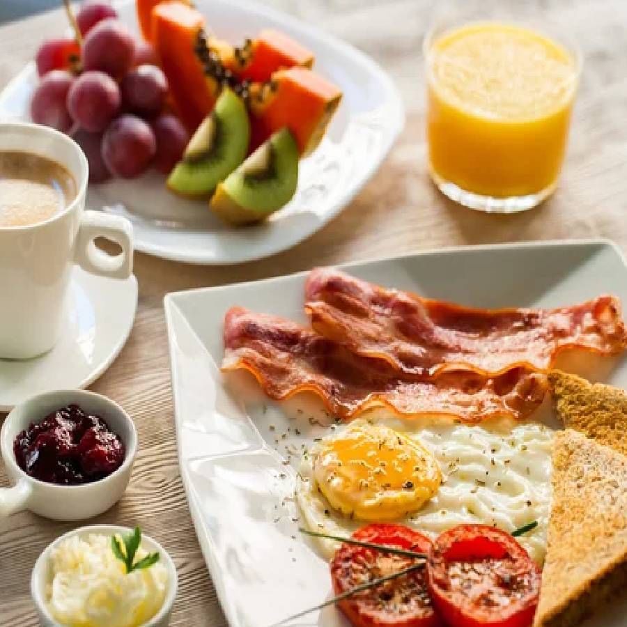 जर आपण सकाळचा नाश्ता नाही केला तर दिवसभर आपल्याला गॅसची समस्या निर्माण होईल. नंतर जड अन्न खाल्ले की ते पचत नाही. त्यामुळे सकाळचा नाश्ता नक्की करा. 
