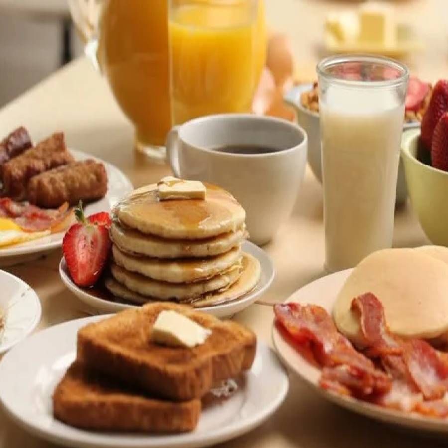 जे लोक सकाळचा नाश्ता सोडतात त्यांना हृदयविकाराचा झटका येण्याची दाट शक्यता असते. त्यामुळे निरोगी राहण्यासाठी नाश्ता करणे आवश्यक आहे.