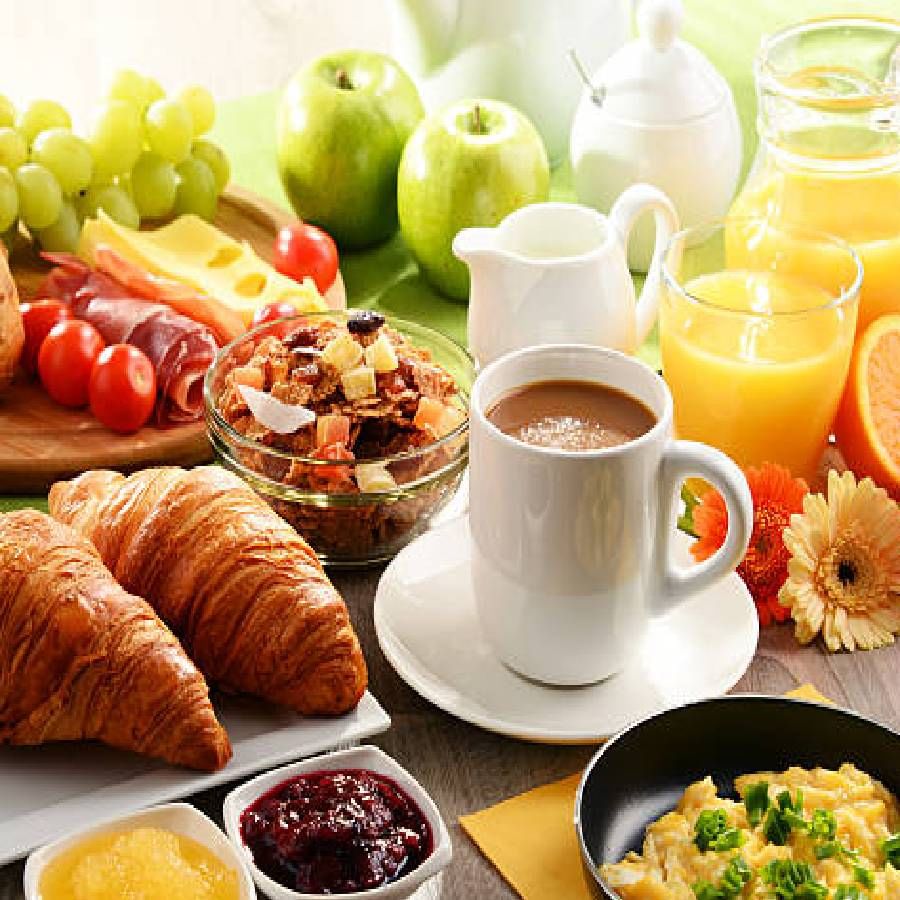 संशोधनात असे दिसून आले आहे की नाश्ता न करण्याची सवय स्मरणशक्ती कमी होणे, निर्णय घेण्यास असमर्थता यासारख्या अनेक समस्या उद्भवू शकतात. त्यामुळे रोज सकाळी नाश्त्या नक्कीच करा. 