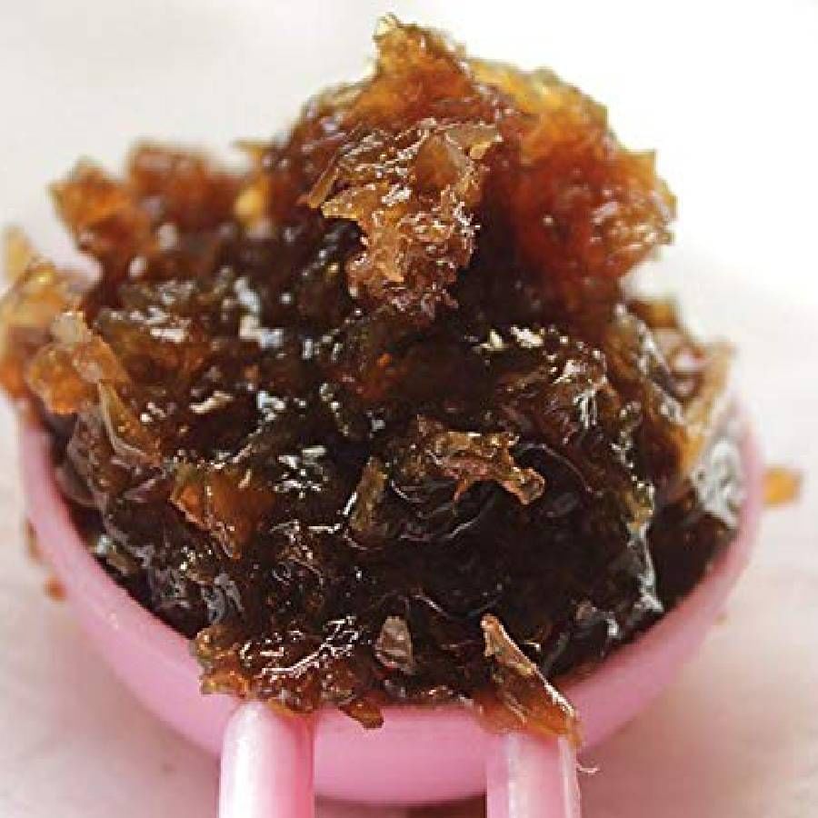 अल्सरची समस्या पोटात गडबड झाल्यामुळे होते. पोट नीट साफ न झाल्यास तोंडात व्रण देखील होऊ शकतात. पोट साफ करण्यासाठी रोज एक ग्लास कोमट दूध गुलकंदसोबत प्या. (वरील टिप्स फाॅलो करण्याच्या अगोदर डाॅक्टरांचा सल्ला नक्की घ्या)