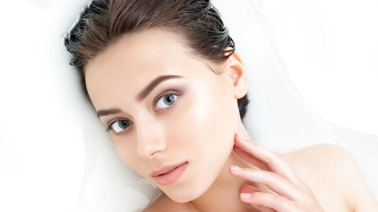 Skin Care Tips : त्वचा चमकदार आणि मुलायम ठेवण्यासाठी या खास टिप्स फाॅलो करा!