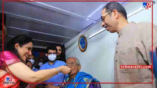 CM Uddhav Thackeray : आजी म्हणाल्या, साहेब, घाबरू नका मुंबईत शिवसेनाच येणार; उद्धव ठाकरे म्हणाले...