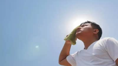 Heatstroke | उष्माघातापासून स्वतःला वाचवण्यासाठी या खास टिप्स फॉलो करा!