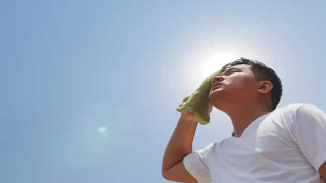 Heatstroke | उष्माघातापासून स्वतःला वाचवण्यासाठी या खास टिप्स फॉलो करा!