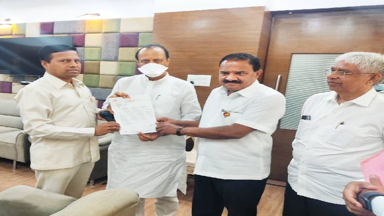Aurangabad | औरंगाबाद-अहमदनगर-पुणे रेल्वे मार्ग प्रकल्पासाठी केंद्रीय रेल्वे मंत्रालयाकडे शिफारस करावी, आमदार सतीश चव्हाण यांची उपमुख्यमंत्र्यांकडे मागणी Aurangabad | औरंगाबाद-अहमदनगर-पुणे रेल्वे मार्ग प्रकल्पासाठी केंद्रीय रेल्वे मंत्रालयाकडे शिफारस करावी, आमदार सतीश चव्हाण यांची उपमुख्यमंत्र्यांकडे मागणी