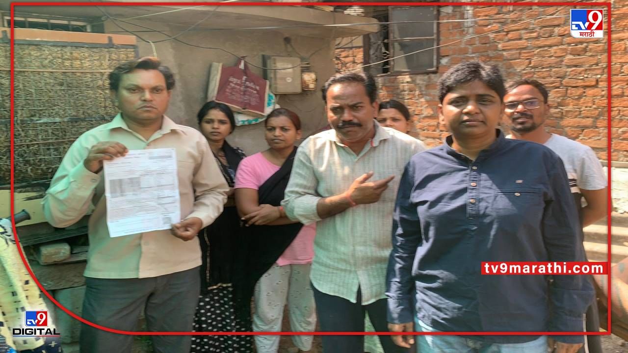 Video Nagpur Shiv Sena | वीज बिल, दूषित पाणीपुरवठ्याने नागपूरकर त्रस्त; हे पाणी अधिकाऱ्यांनी पिऊन दाखवावं! शिवसेना कार्यकर्ते मनपावर धडकले