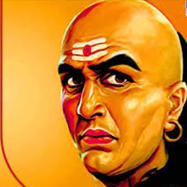 कोणाला फसवू नका - बरेचसे लोक दुसऱ्यांना धोका देऊन, फसवून पुढे जाण्याचा प्रयत्न करतात. अशा व्यक्ती आयुष्यभर एकट्या राहतात. अशा लोकांना जीवनात सफलता मिळत नाही. त्यामुळे कधी कोणाला फसवू नका.