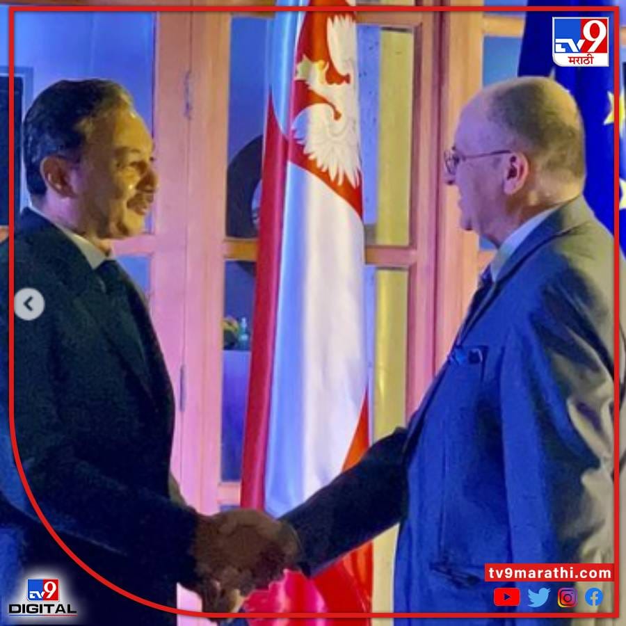 पोलंड देशाकडून युवराज संभाजीराजे छत्रपती यांना बेणे मेरितो पुरस्काराने दिल्लीत गौरवण्यात आले. पोलंड देशाच्या नागरिकांना अथवा पोलंड देशाला सहकार्य केलेल्या इतर देशातील नागरिकांना पोलंडच्या परराष्ट्र मंत्रालयातर्फे हा पुरस्कार प्रदान केला जातो.