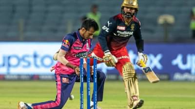 RR vs RCB IPL 2022: Dinesh Karthik चं नशीब खराब! चेंडू पकडला, सुटला आणि RUNOUT, मोठा ड्रामा, हा VIDEO एकदा बघाच