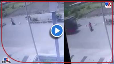 Video : रस्त्यावरच रक्ताच्या थारोळ्यात गरोदर महिला पडून! बाईक टर्न घेताना भरधाव बस आली आणि खल्लास..