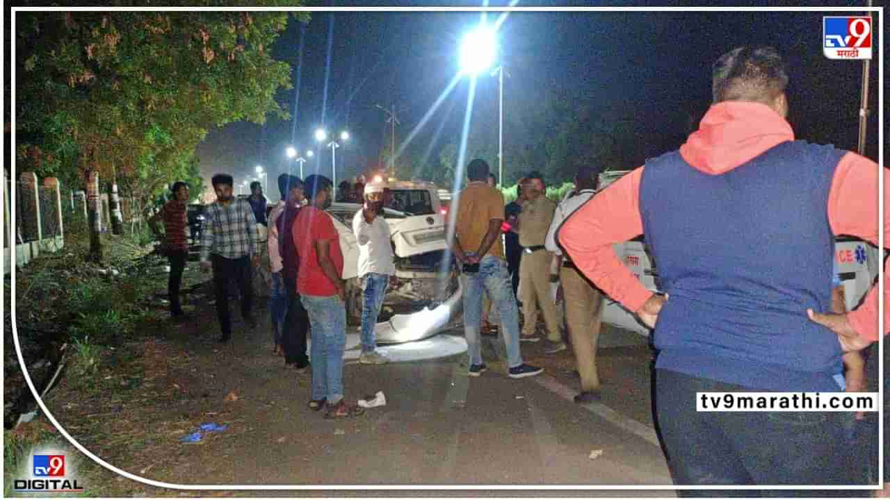 Pune accident : पुण्यातल्या लोणी काळभोर टोलनाक्यावरच्या भीषण अपघातात दोघांचा मृत्यू; दोन्ही कारचा चुराडा