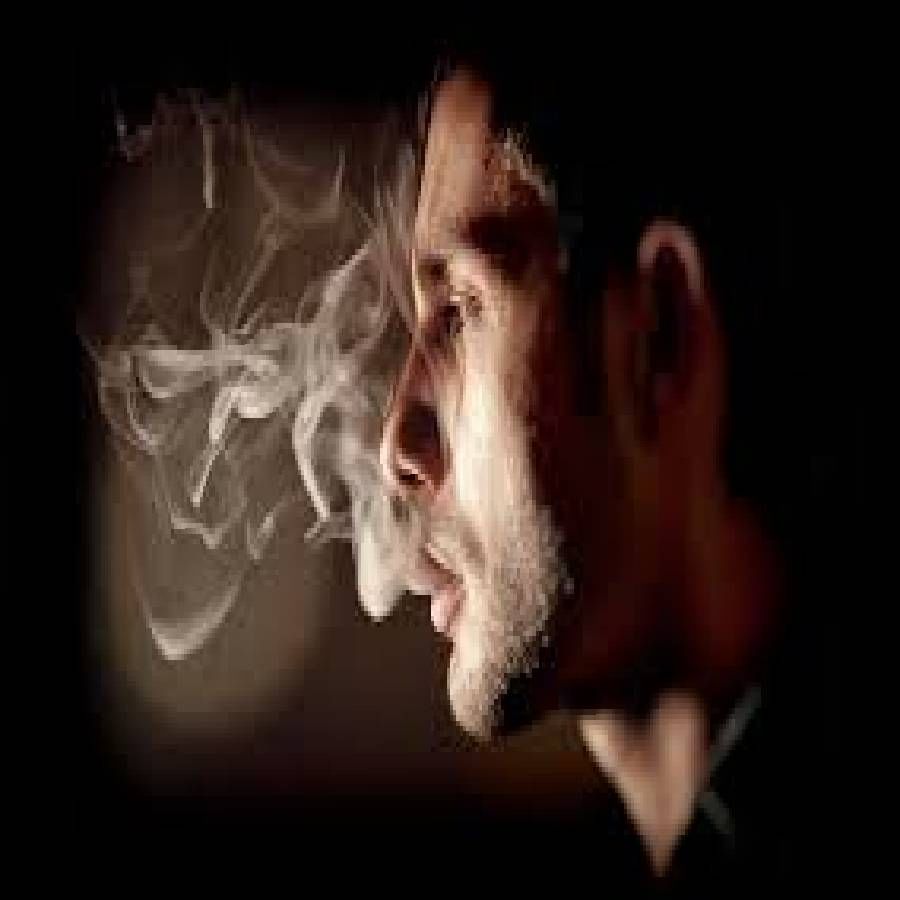 धूम्रपानाच्या व्यसनामुळे आपले शरीर खूप जास्त खराब होते. तुम्ही त्रिफळाची मदत घेऊ शकता. त्रिफळा हे आयुर्वेदात आरोग्यासाठी खूप फायदेशीर मानले जाते. दररोज झोपण्यापूर्वी त्रिफळा चूर्ण घ्या.