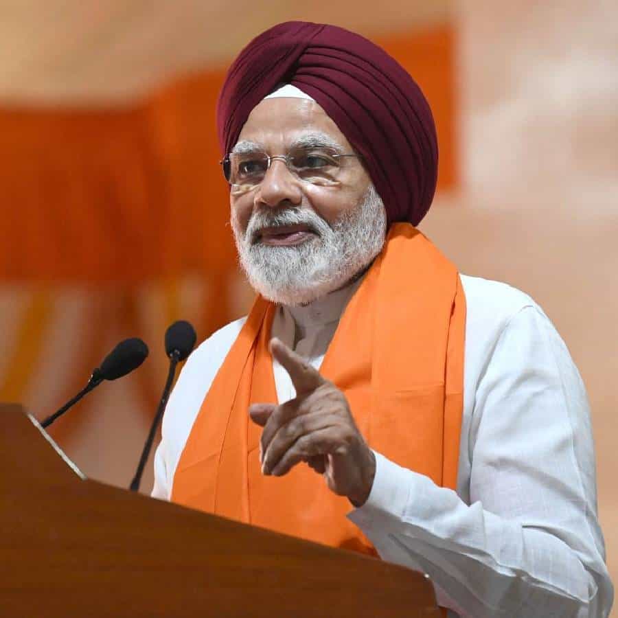 पंतप्रधान नरेंद्र मोदी आपल्या निवास्थानी नुकतीच शीख समुदायाच्या नेत्यांची भेट घेतली. शीख शिष्टमंडळासोबतच्या भेटीचा व्हिडिओ पंतप्रधानांनी त्यांच्या ट्विटर हँडलवर शेअर केला आहे.