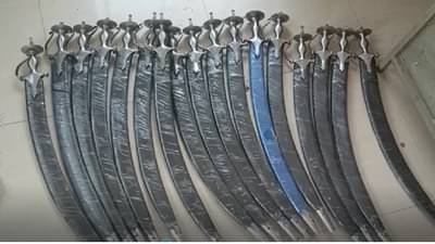 Nanded | धुळे, जालन्यानंतर नांदेडमध्येही तलवारी जप्त, 25 तलवारी घेऊन जाणाऱ्या रिक्षावर कारवाई