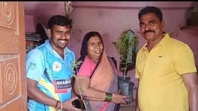 Parbhani | सिनेकलावंत Sayaji Shinde पोहोचले शेतकऱ्याच्या घरी, 10 झाडांची भेट दिली, परभणीतल्या शेतकऱ्याची श्रीमंती वाढली