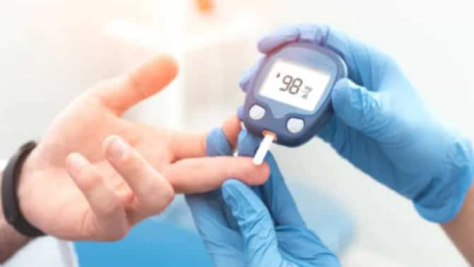 Health | मधुमेह नियंत्रित करण्यासाठी या गोष्टी दुधात मिसळून प्या आणि निरोगी जीवन जगा!