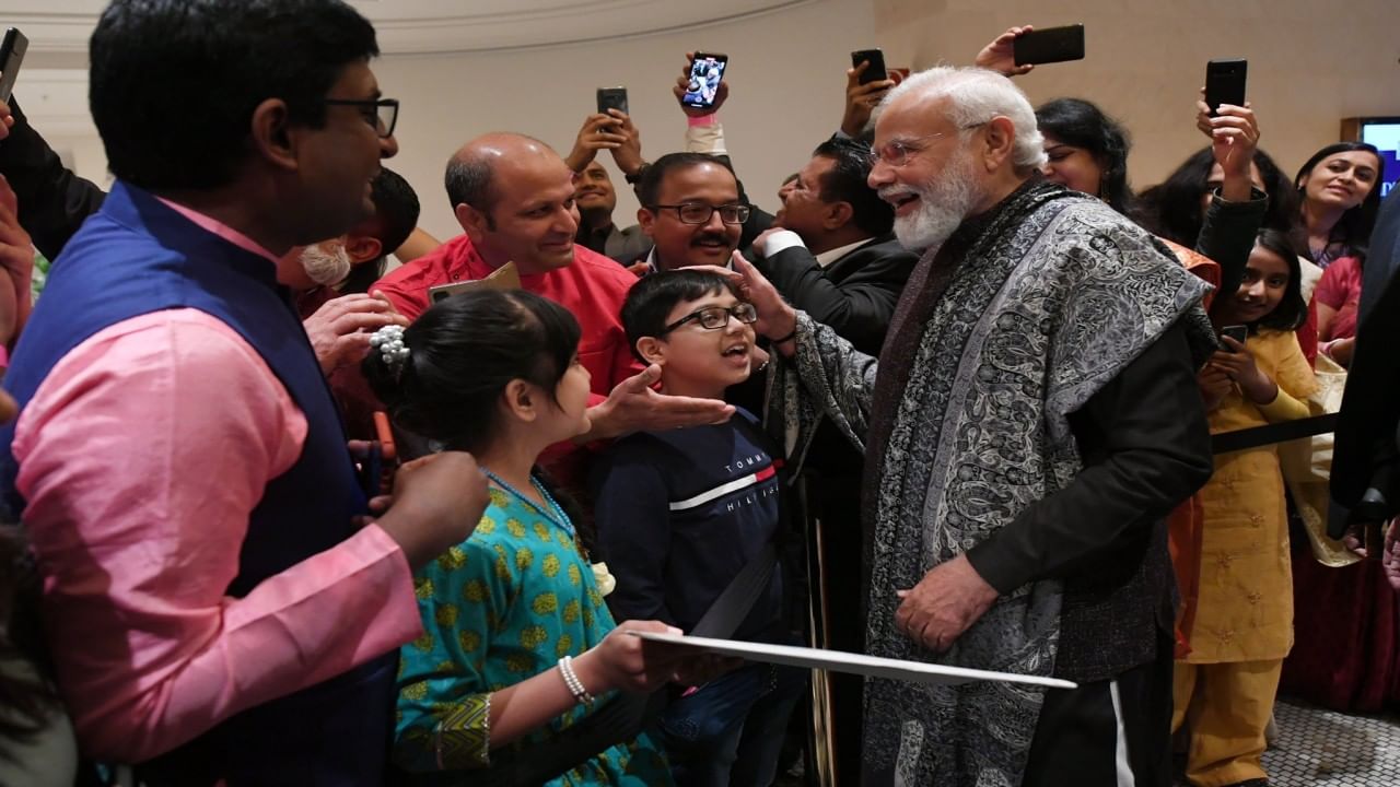 PM Modi In Germany: छोट्या मुलीची कलाकृती पाहून पंतप्रधानांनी विचारले, तू माझे स्केच का बनवले; मिळालेल्या उत्तराने मोदीही भारावले