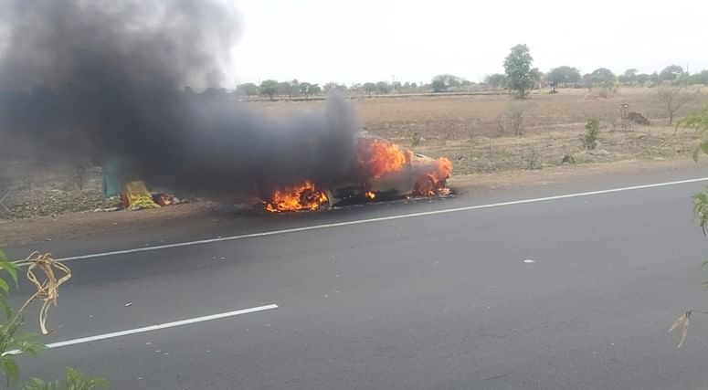 Osmanabad | उस्मानाबादेत बर्निंग कारचा थरार.. रस्त्यावरच्या प्रवाशांचा श्वास रोखला, सुदैवानं जीवितहानी नाही!