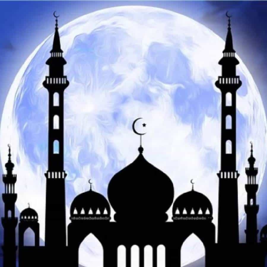 सध्या देशात माह-ए- रमजानचा सुरु आहे. म्हणजेच रमजानचा पवित्र महिना सुरु आहे. आय महिन्याच्या शेवटी रमजान ईद साजरी केली जाणार आहे. त जगभरातील तब्बल 200 कोटीहून अधिक मुसलमान ईदचा सण साजरा करतात. दरवर्षी ईदच्या सणाची तारीख वेगवेगळी असते. प्रामुख्याने ती चंद्राचे दर्शन होण्यावर अवलंबून आहे. जगात खाडी देशात पहिल्यांदा ईद साजरी केली जाते. त्यानंतर उर्वरित देशांमध्ये ईदचा सण साजरा केला जातो. यामागे प्रामुख्याने चंद्राचे दर्शन होणे ना होणे यावर अवलंबून असते.