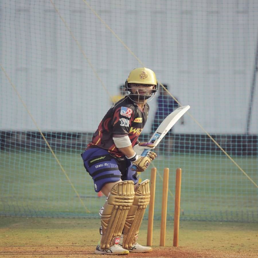 कोलकाता नाइट रायडर्सचा फलंदाज रिंकू सिंहला गुजरात टायटन्स  विरुद्धच्या सामन्यात प्लेइंग इलेव्हनमध्ये स्थान मिळालं होतं. सीजनमधील पहिलाच सामना खेळणाऱ्या रिंकूने आपल्या प्रदर्शनाने क्रिकेट चाहत्यांना प्रभावित केलं होतं. 