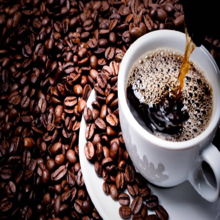 रिपोर्ट्सनुसार, इन्स्टंट ब्रूड कॉफी प्रमाणेच, कोल्ड ब्रू कॉफीमध्ये देखील कॅफिन आढळते. यामुळे पचनाचा वेग वाढतो. कॅफीन तुमच्या शरीरातील चरबी लवकर बर्न करण्यास मदत करतो. 