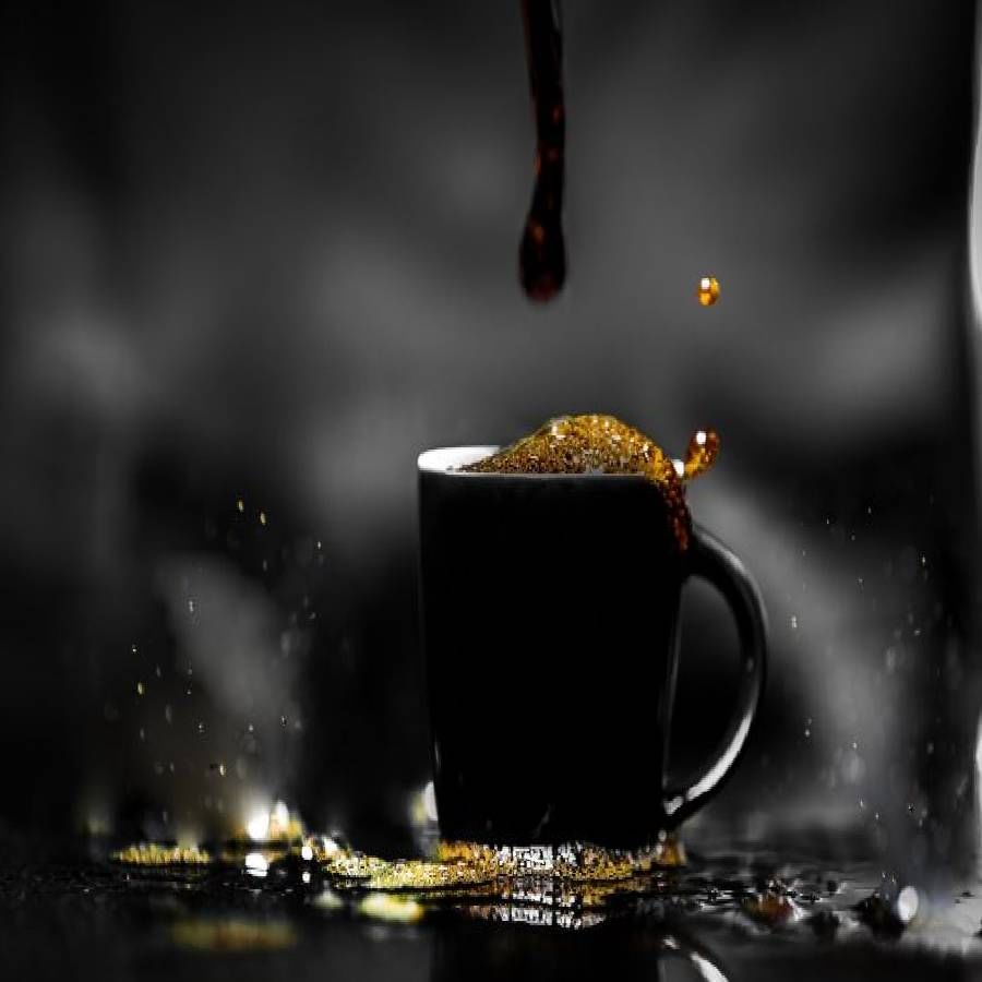 शरीरातील ग्लुकोजचे उत्पादन कमी करण्यास कॉफी मदत करते. जेवणानंतर ब्लॅक कॉफी प्यायल्यास शरीरात कमी ग्लुकोज आणि फॅट पेशी तयार होतात. यामुळे कॉफी पिणे आपल्या आरोग्यासाठीही फायदेशीर आहे. 