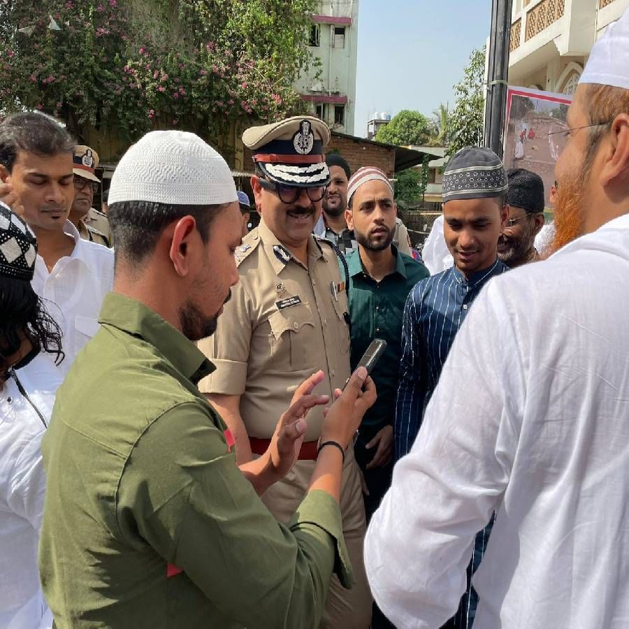 ईदच्या पार्श्वभुमीवर नागपुरातील जामा मशीद परिसरात चोख पोलीस बंदोबस्त तैनात करण्यात आलाय. पोलीस आयुक्त अमितेश कुमार स्वतः परिसराची पाहणी करत आहेत.