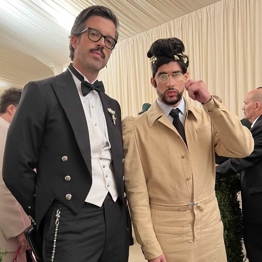 सेलिब्रिटींच्या अतरंगी फॅशनमुळे चर्चेत असलेला 'मेट गाला 2022' (Met Gala 2022) नुकताच पार पडला. जगभरातील विविध सेलिब्रिटी या फॅशन महोत्सवात हजेरी लावतात. अनेकदा त्यांच्या कपड्यांवरून सोशल मीडियावर मीम्ससुद्धा व्हायरल होतात. मात्र हा महोत्सव भरवण्याचा हेतू खूप वेगळा आहे.