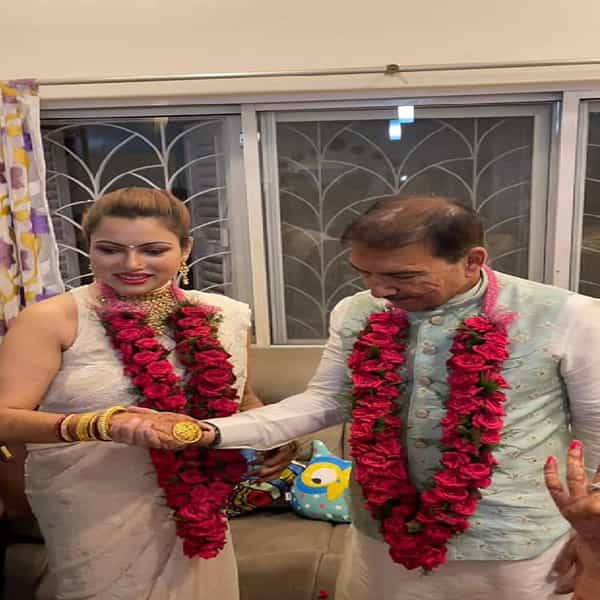 माजी क्रिकेटपटू अरुण लाल आणि बुलबुल साह विवाहबंधनात अडकले आहेत. अरुण लाल आणि बुलबुल यांच्या वयामध्ये 28 वर्षांच अंतर आहे. त्यामुळे त्यांच्या विवाहाची चर्चा फक्त भारतातच नव्हे, तर परदेशातही होत आहे.