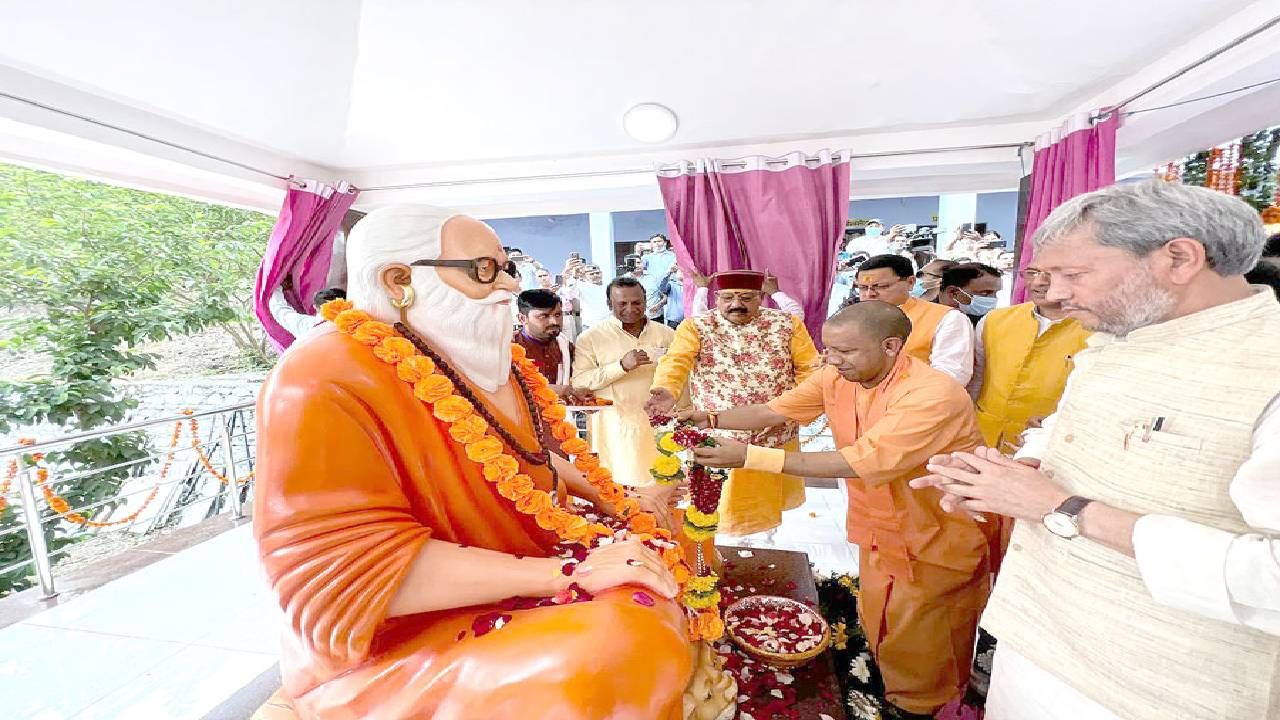 'उ. प्रदेशात एक लाखांहून अधिक भोंगे खाली उतरवले', योगी आदित्यनाथ संन्यास घेतल्यानंतर 28 वर्षांनंतर स्वता:च्या घरी मुक्कामाला 'उ. प्रदेशात एक लाखांहून अधिक भोंगे खाली उतरवले', योगी आदित्यनाथ संन्यास घेतल्यानंतर 28 वर्षांनंतर स्वता:च्या घरी मुक्कामाला