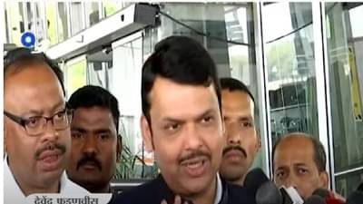 मुख्यमंत्री उद्धवजी व माझी पत्नी अमृतामध्ये एक साम्य आहे, असे म्हणत देवेंद्र फडणवीस यांनी दिले उत्तर