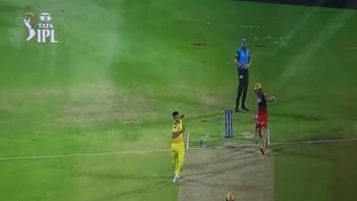 RCB vs CSK IPL 2022: मुकेशचा थ्रो विराटला जोरात लागला, अशी होती कोहलीची Reaction, पहा VIDEO