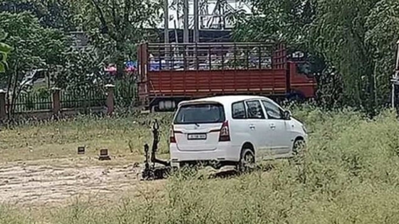 हरियाणा करनालमध्ये चार संशयित दहशतवादी पोलिसांच्या ताब्यात हरियाणा करनालमध्ये चार संशयित दहशतवादी पोलिसांच्या ताब्यात