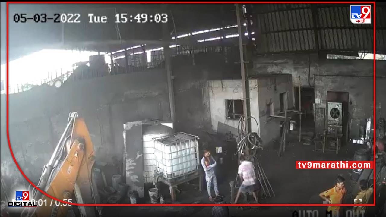 CCTV Video : छत्तीसगडमध्ये हवा भरताना जेसीबीचा टायर फुटला, दोघांचा मृत्यू; घटना सीसीटीव्हीत कैद