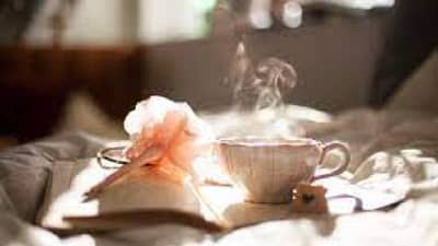 तुम्ही झोपेतून जागे झाल्यावर सकाळी चहा पिता का? ही गोष्ट आरोग्यासाठी त्रासदायक ठरू शकते