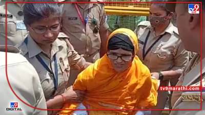 Gyanvapi Masjid : ज्ञानवापी मशिदीच्या बाहेर, भगवाधारी महिलेने भर रस्त्यावर पढली नमाज; म्हणाली, स्वप्नात आले बाबा फरीद