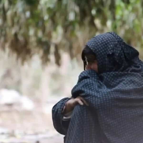 तालिबान्यांनी अफगाणिस्तानमध्ये सत्ता मिळवल्यानंतर तालिबान्यांनी महिलांच्या बाबतीत अधिक क्रूरपणे वागायला सुरुवात केली आहे. त्यांनी महिलांवर अनेक विचित्र निर्बंध घालण्यास सुरुवात केली आहे. सद्यस्थिती देशात महिलांना भयानक वागणूक दिली जात आहे.