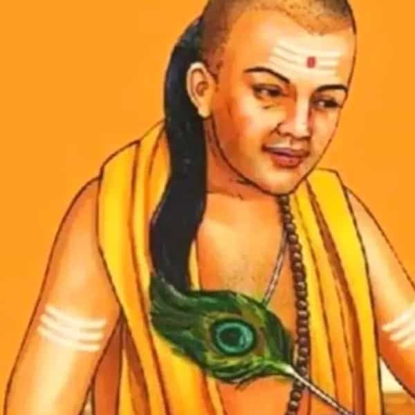 चाणक्य नीती मध्ये सांगितल्या नुसार मधुर वाणी असणं अत्यंत गरजेचं आहे. स्वभावात विनम्रता असावी. हे दोन्ही गुण देवी लक्ष्मी मातेला अत्यंत प्रिय आहेत. याने समाजात संन्मान आणि आदर मिळतो. याचे पालन केले नाहीतर देवी लक्ष्मी तुमची साथ सोडते.