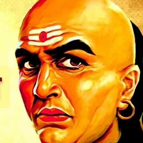 ज्या घरांमध्ये अन्नाचा साठा कधीच संपत नाही, जिथे स्त्रियांचा आदर केला जातो, पती-पत्नी एकमेकांसोबत प्रेमाने राहतात, तिथे लक्ष्मी मातेचा वास सदैव असतो. त्या घरात नेहमी तिजोरी भरलेला असतो.