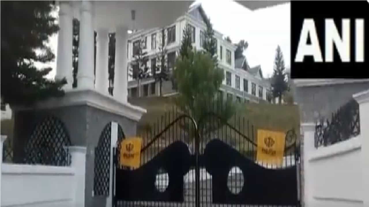 VIDEO | हिमाचल प्रदेश विधानसभेच्या गेटवर खलिस्तानचे झेंडे, पर्यटकांचा खोडसाळपणा?